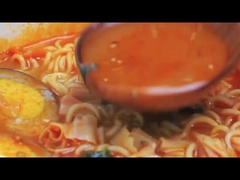 200 γραμμάρια πολύ πικάντικα νούδλες με στυλ Χονγκ Κονγκ και βερμισέλι με γεύση χυμού.