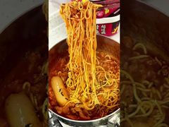 12 μήνες Χρονοδιάγραμμα ζωής Κορεατικό λουκάνικο Ζεστό κοτόπουλο νουντλς Αυθεντική Κορεατική γεύση άμεσες νουντλς