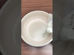 Δείτε 130g*24 Στιγμιαία Νούγιες με Γεύση Καυτού Κοτόπουλου Για Επίδειξη Αγοράς Υψηλών Πωλήσεων