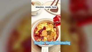Στιγμιαία noodles με φιδέ, μαγειρεύοντας μαζί