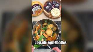 Μαγειρεύοντας τα στιγμιαία noodles με αυτόν τον τρόπο με άλλα υλικά