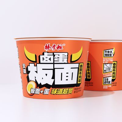 Σούπα Anhui με φαρδιά noodles με αυγό, μη τηγανισμένα, αρωματισμένα με πικάντικο γεύση βοδινού